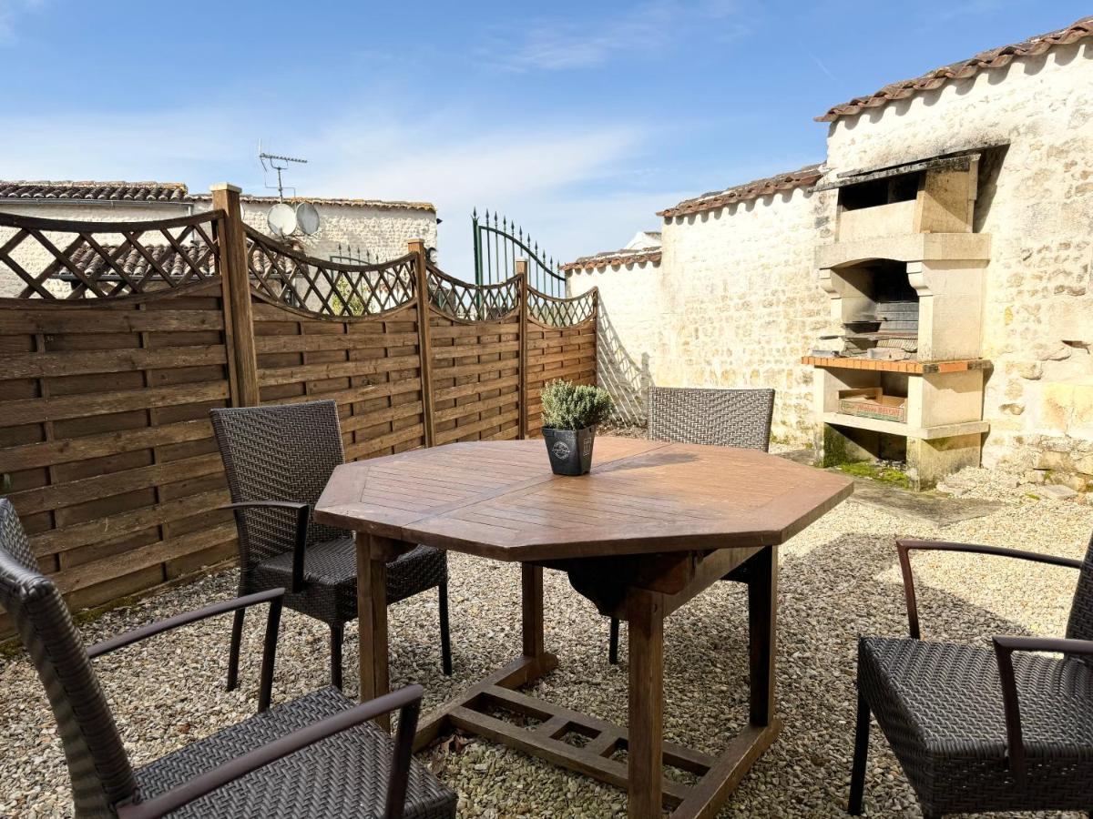 Le Relais De Saint-Preuil, The Originals Relais Vignes Du Cognac Hotel Екстериор снимка