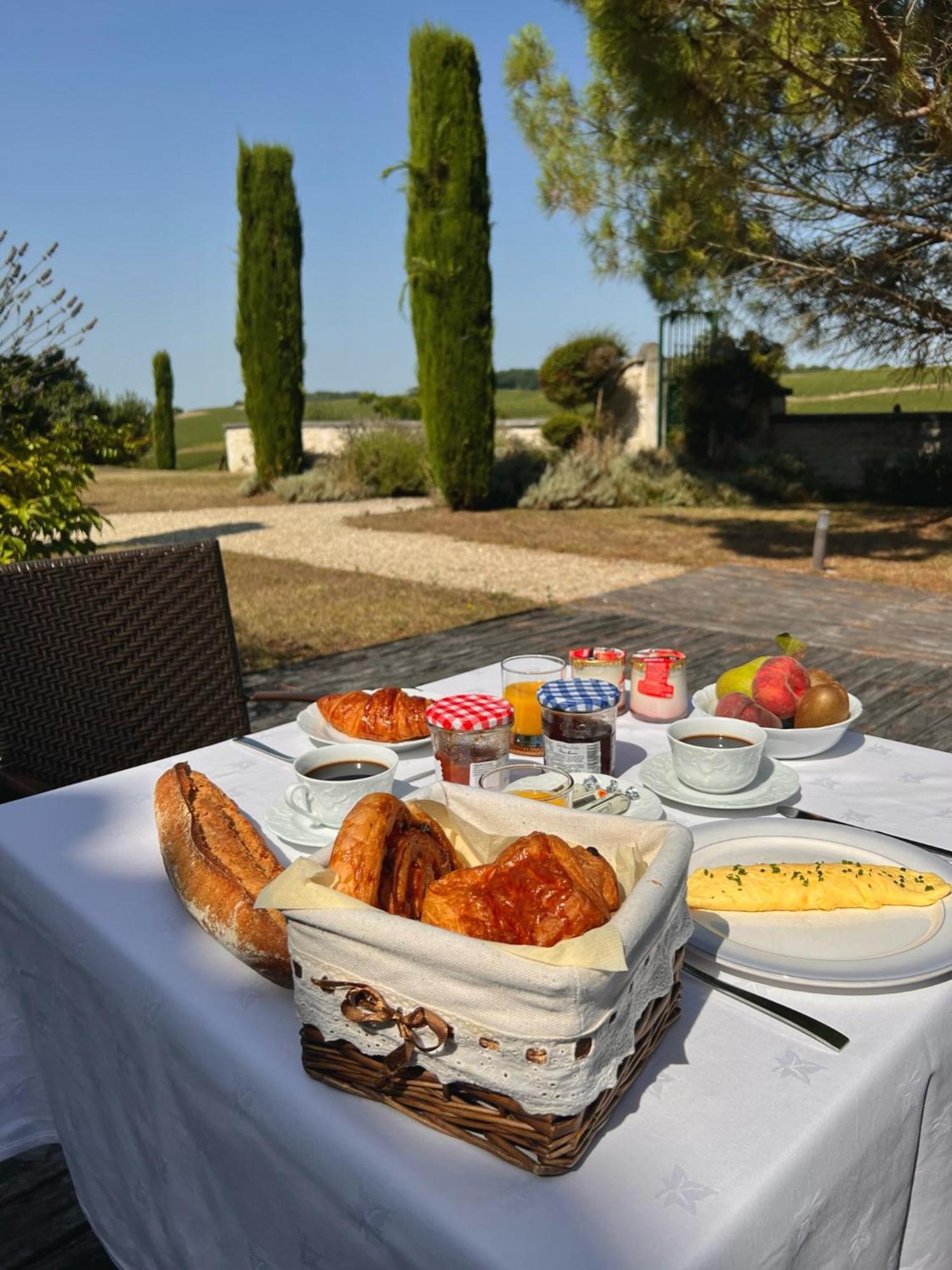 Le Relais De Saint-Preuil, The Originals Relais Vignes Du Cognac Hotel Екстериор снимка